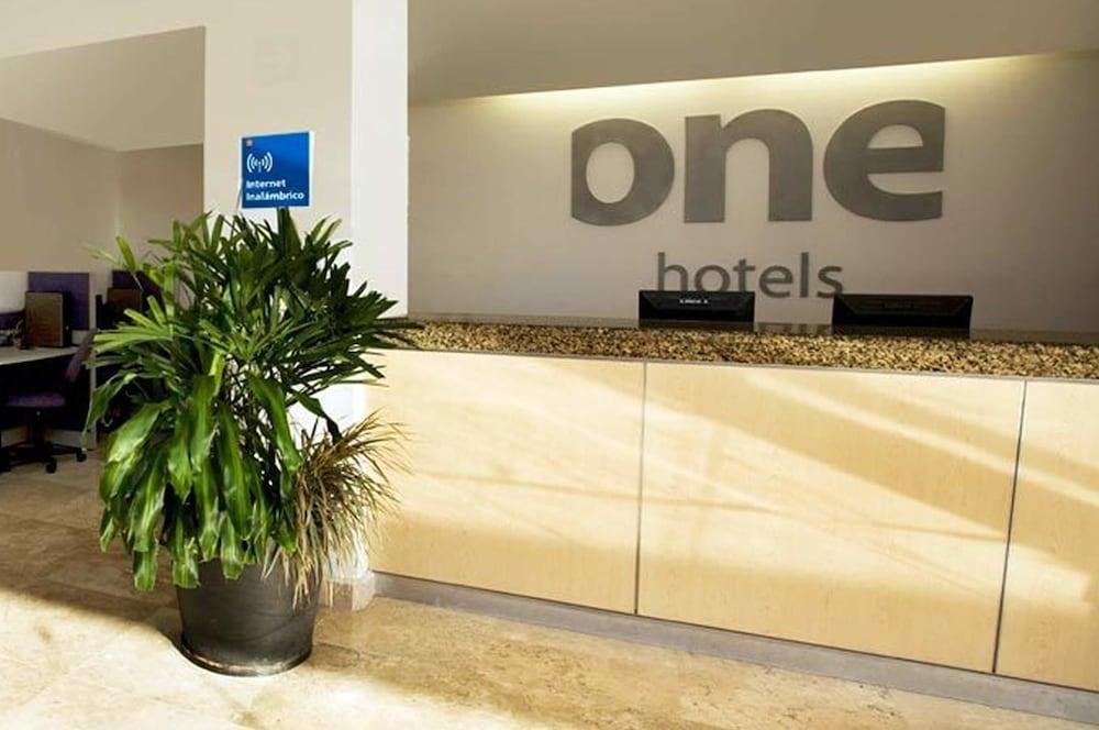 圣路易斯波托西华雷斯格洛列塔One酒店 外观 照片